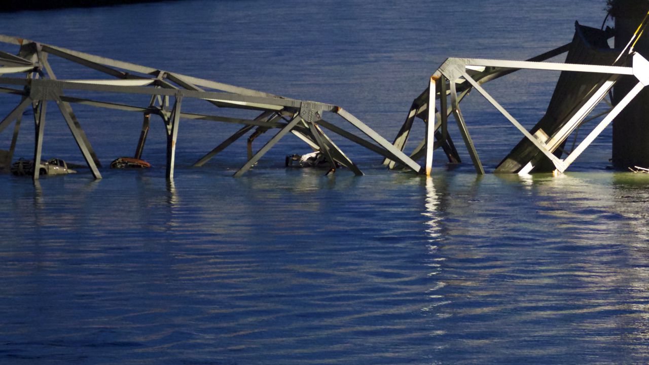 Мост се срути и уби шест души в Китай