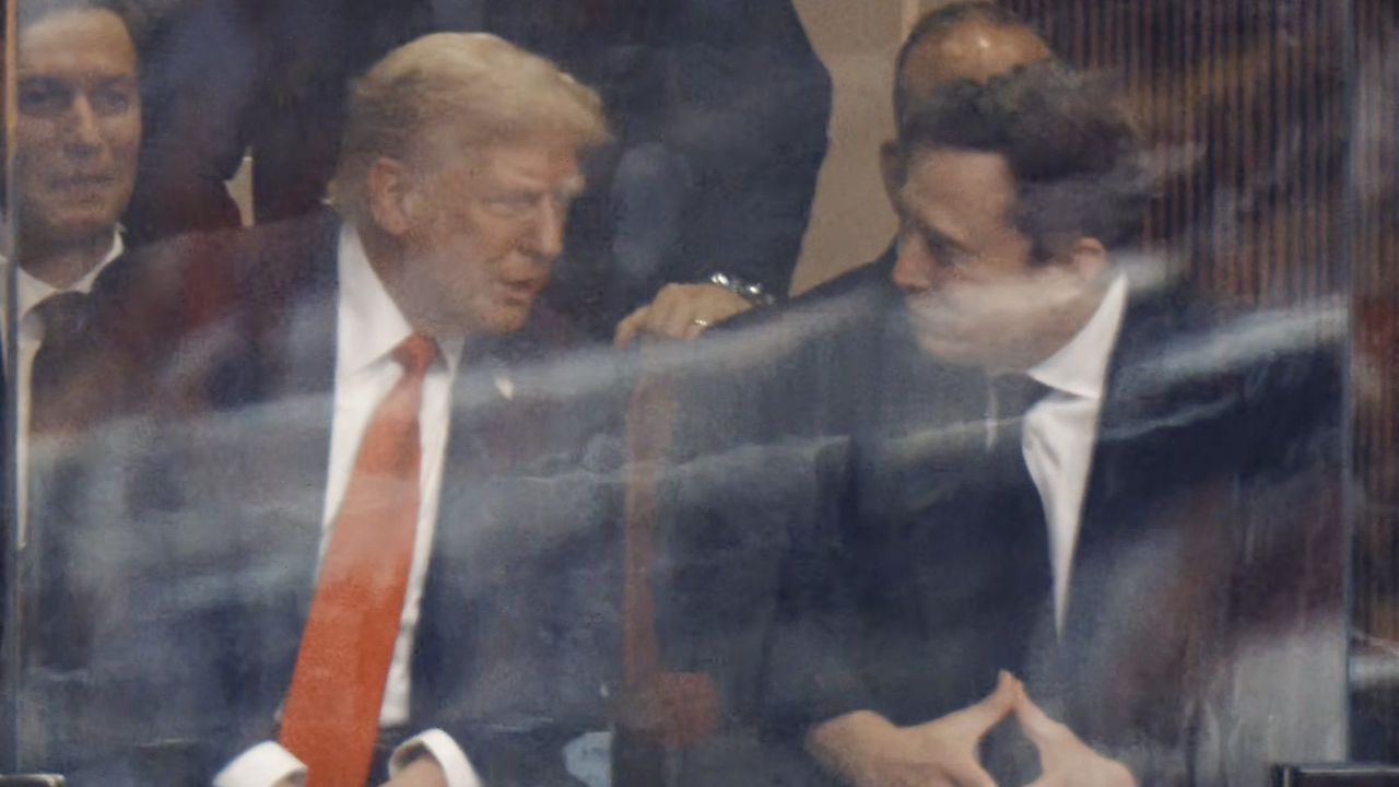 Илон Мъск посети погребението на Кърк и разговаря с Тръмп