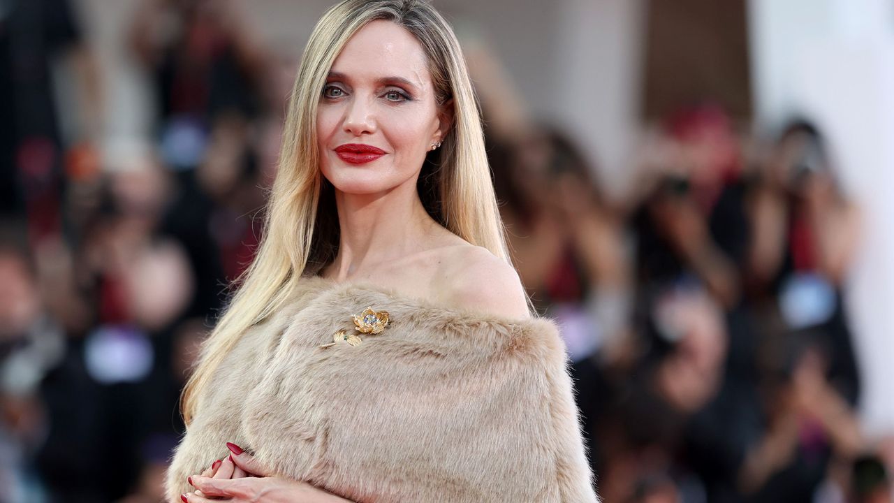 Анджелина Джоли: Обичам страната си, но не я признавам в тези тежки времена