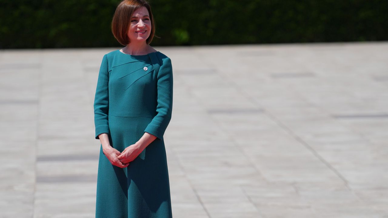 Президентът на Молдова Мая Санду обвини Русия, че харчи стотици