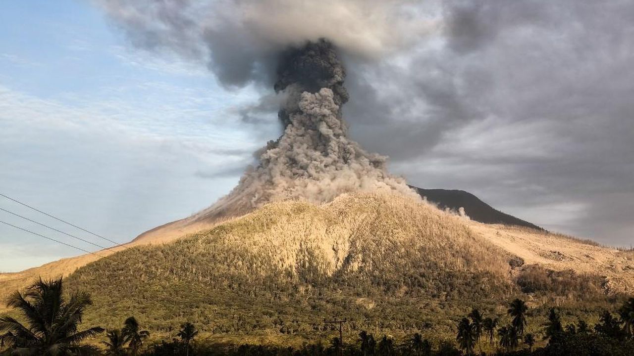 Вулканът Левотоби Лаки-Лаки в източната част на Индонезия изригна няколко