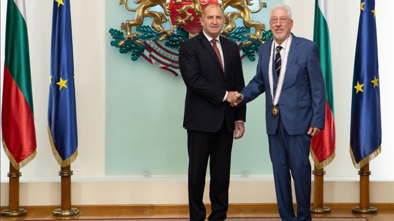 Румен Радев удостои с орден "Мадарски конник" първа степен почетния консул на България в провинция Хесен, Германия