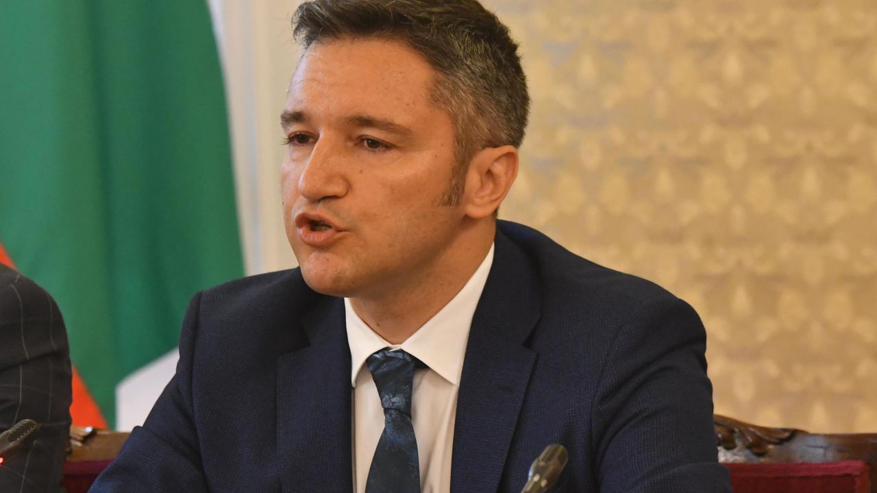 Кристиан Вигенин: „Обнови Европа“, подведени от своите членове от България, истеризират проблемите, с които страната се сблъсква не от вчера