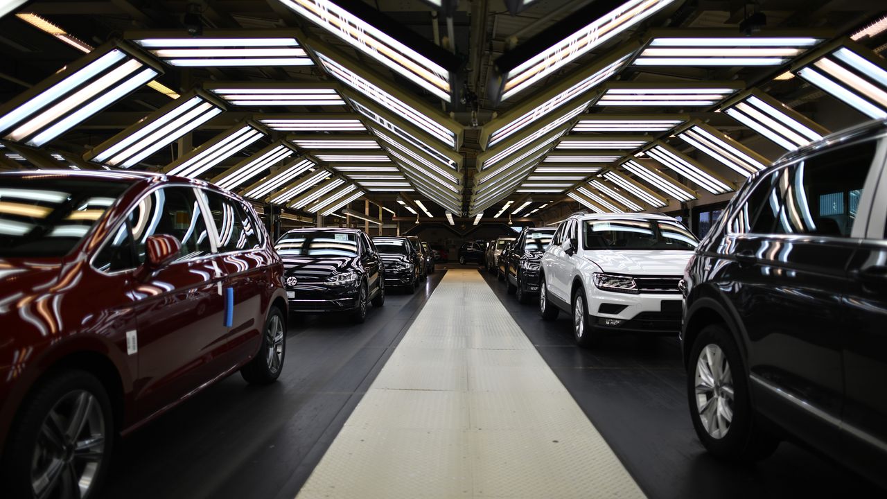 "Фолксваген" спира производството на автомобили "Голф" поради проблеми с чиповете