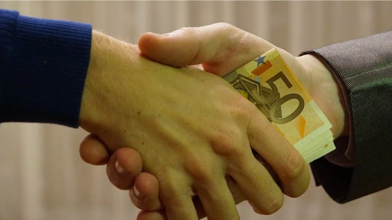 Десет служители на ДАИ са освободени след сигнали за корупция