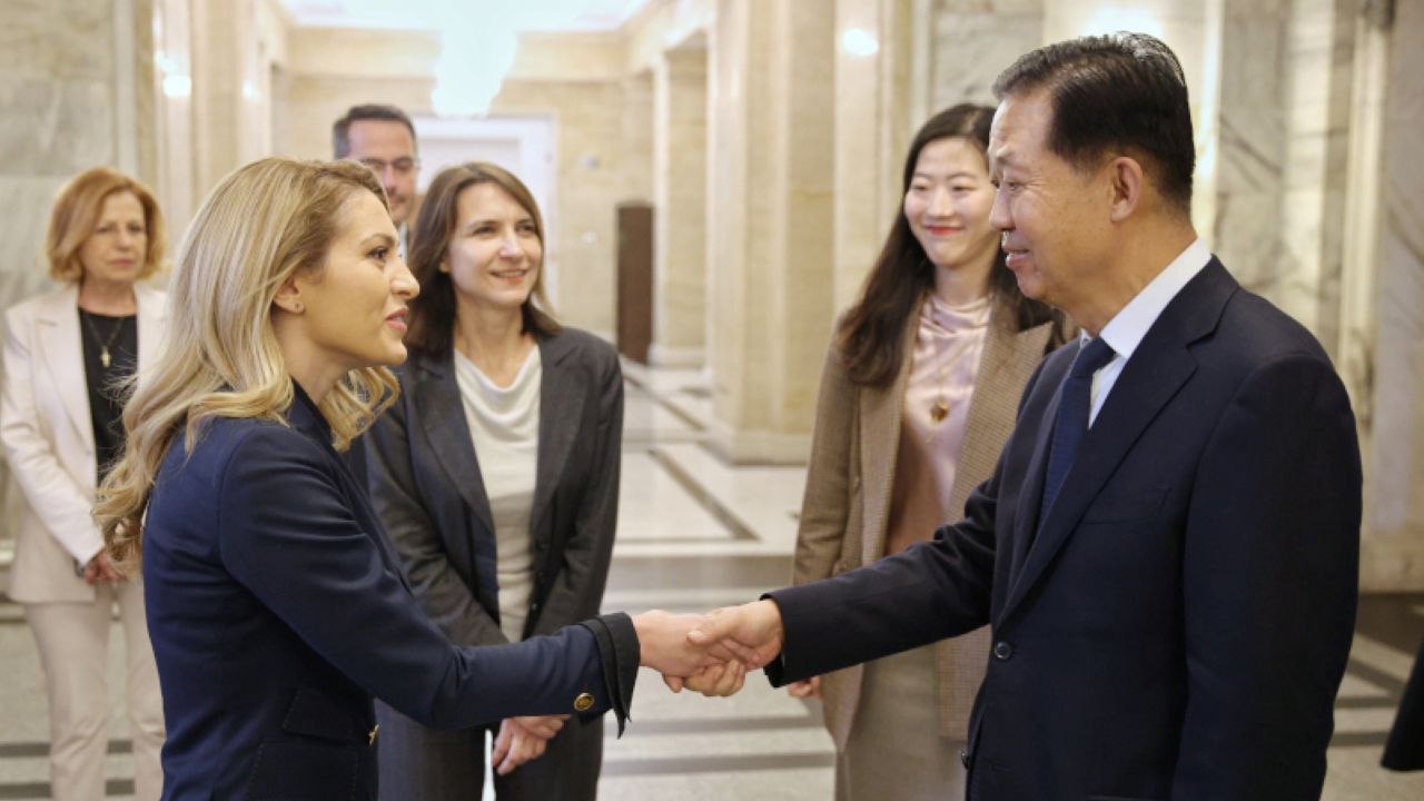 Водената от него делегация е на посещение в България по