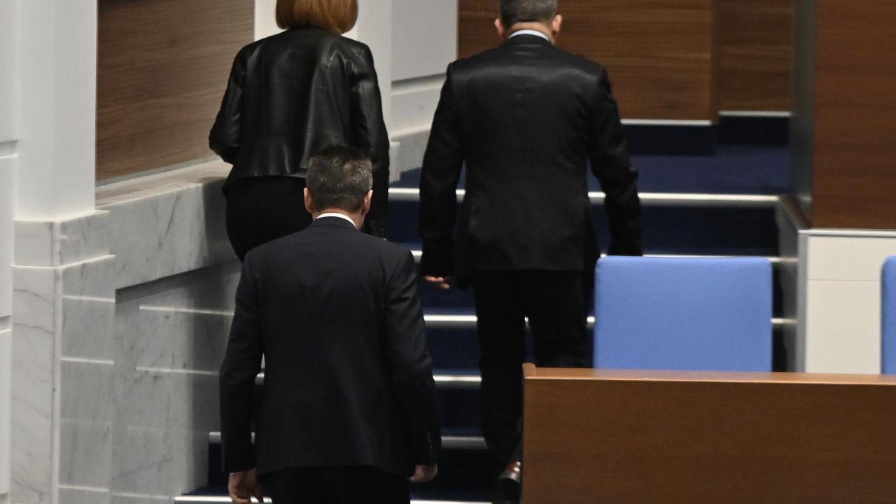 Фалстарт на днешното пленарно заседание. Причината - липса на кворум.В