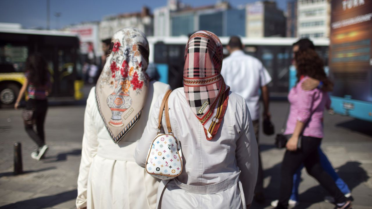 Туркините със забрадки от днес