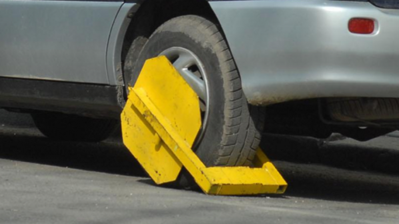 Почнаха да слагат скоби на места, където до скоро се паркираше свободно