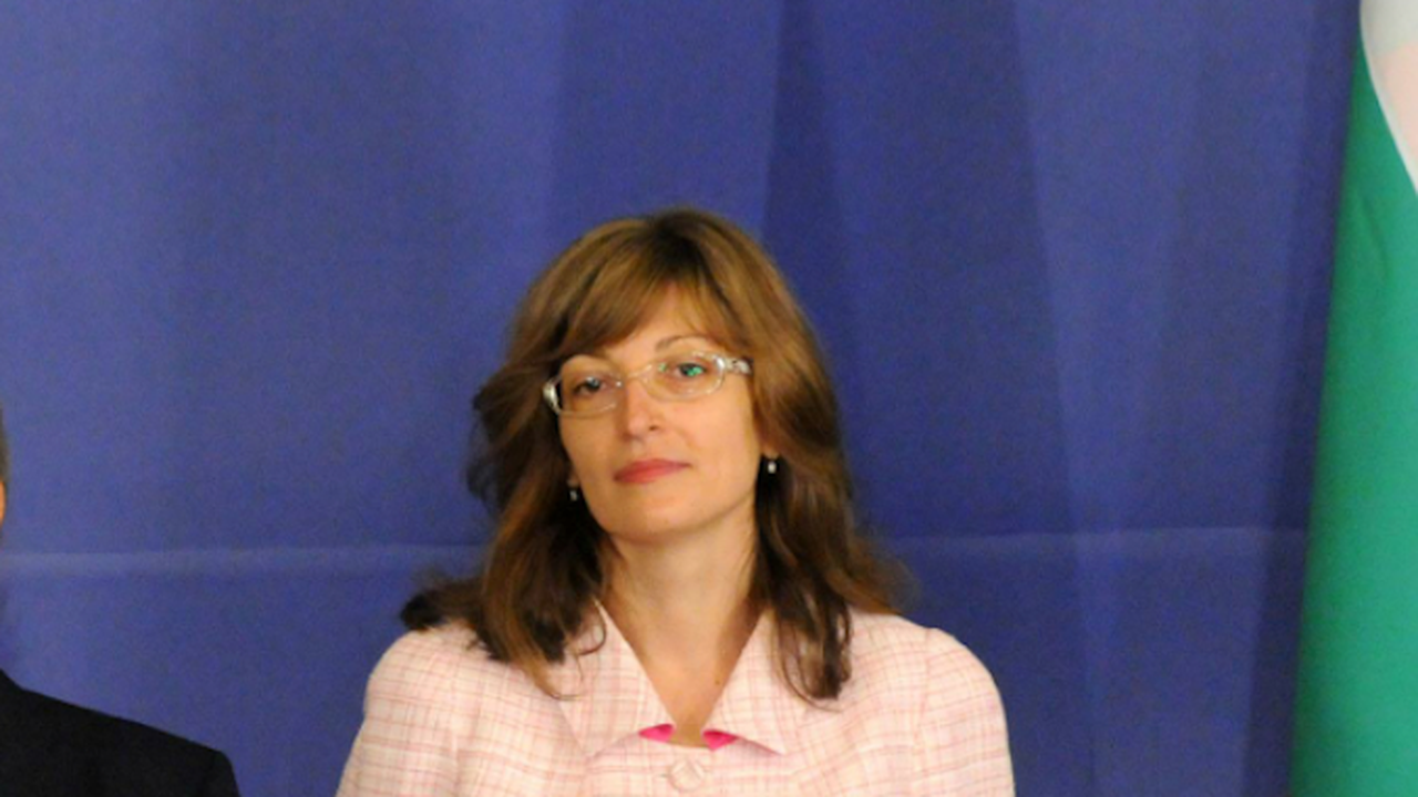 Министър Захариева обеща да работи за облекчаване на бизнес средата (видео)
