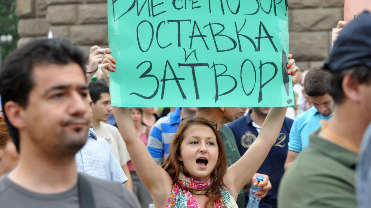 Ден десети: Варна иска оставката на правителството до 16.00 часа в сряда
