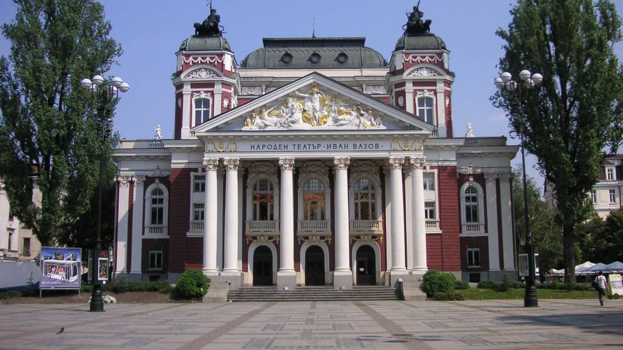 Започва демаркиране на паркоместата до Народния театър