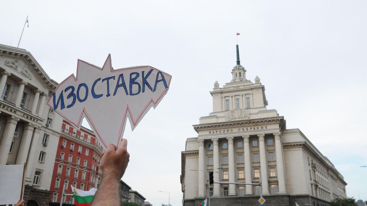 Ден девети: Полицията е с нас, преговаряме с армията