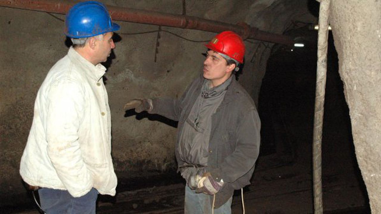 Миньори и енергетици затвориха временно главната улица в Бобов дол