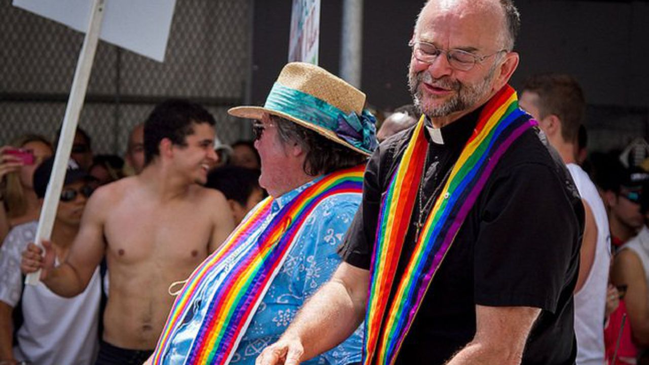 След 6 часа спорове. Гейове в брак ще стават свещеници