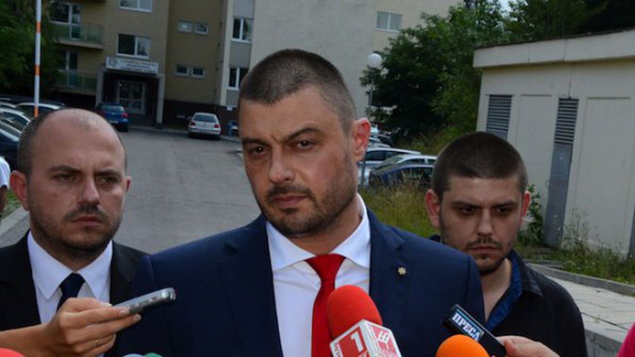 Бареков: Нека Борисов, Миков и другите политици да си сдържат нервите