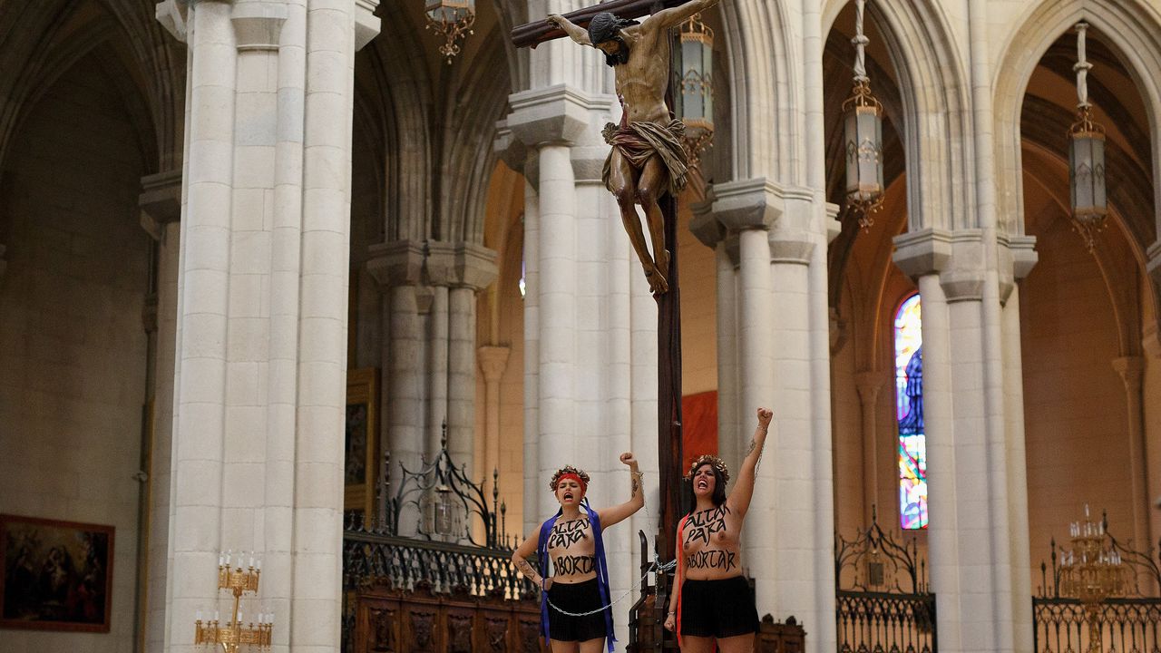 ФЕМЕН с протест срещу визита на папата