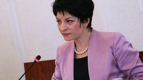 Въвеждат електронните здравни карти до края на тази година