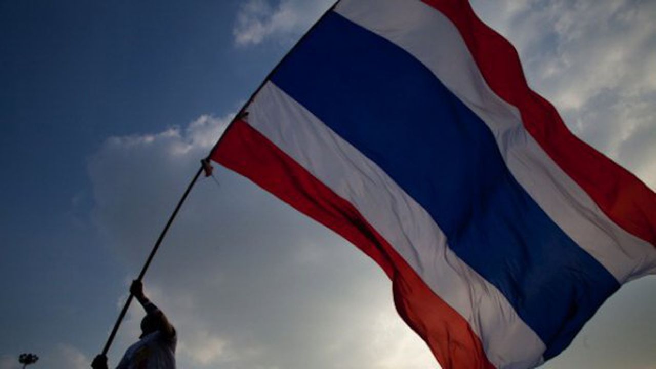 Армията въведе военно положение в Тайланд