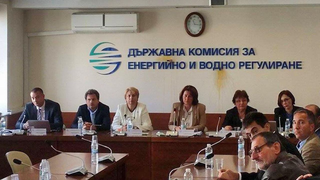 Замеряха с яйца членовете на ДКЕВР (обновена+видео+снимки)