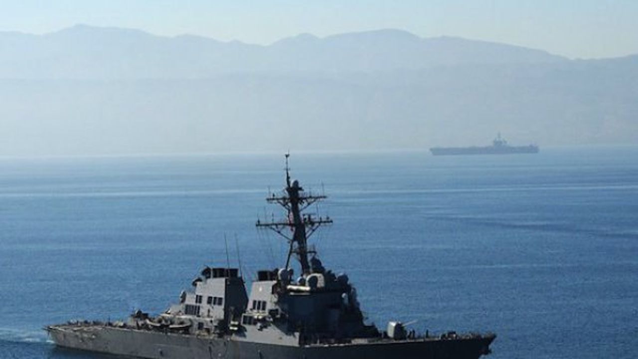 Американски ескадрен миноносец плава към Черно море