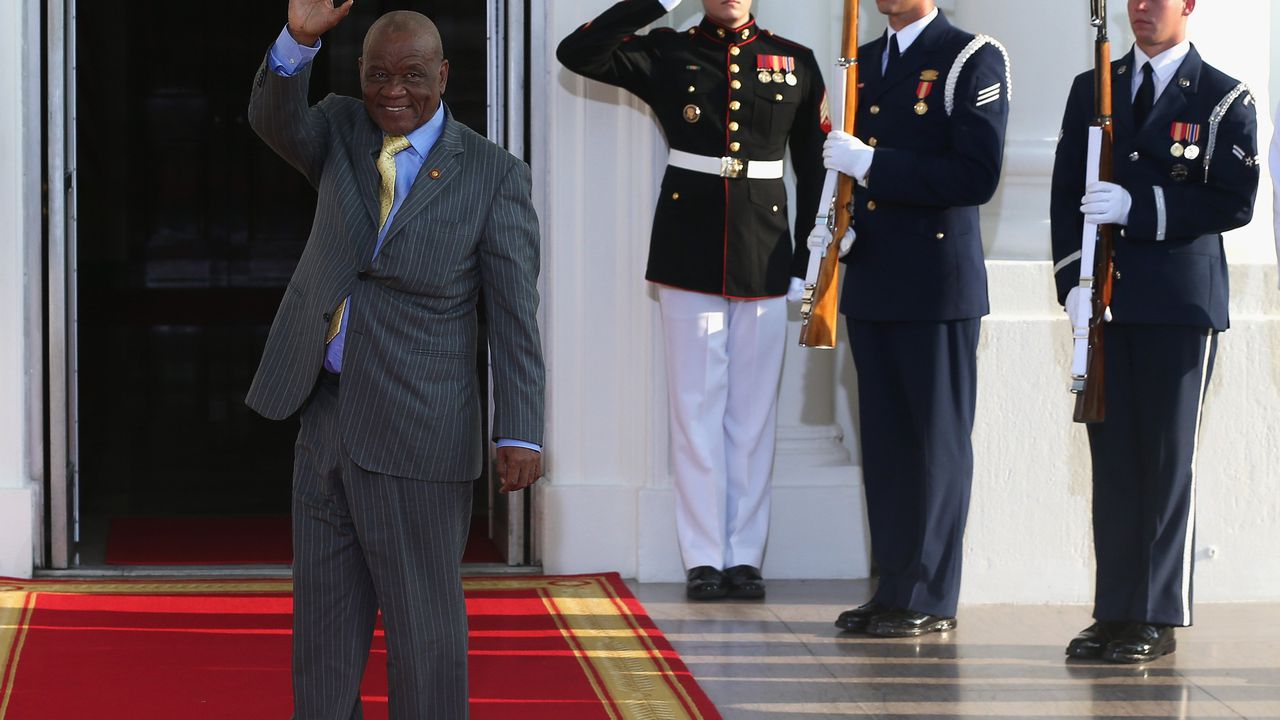 Премиерът на Лесото обяви, че е бил отстранен от властта с военен преврат