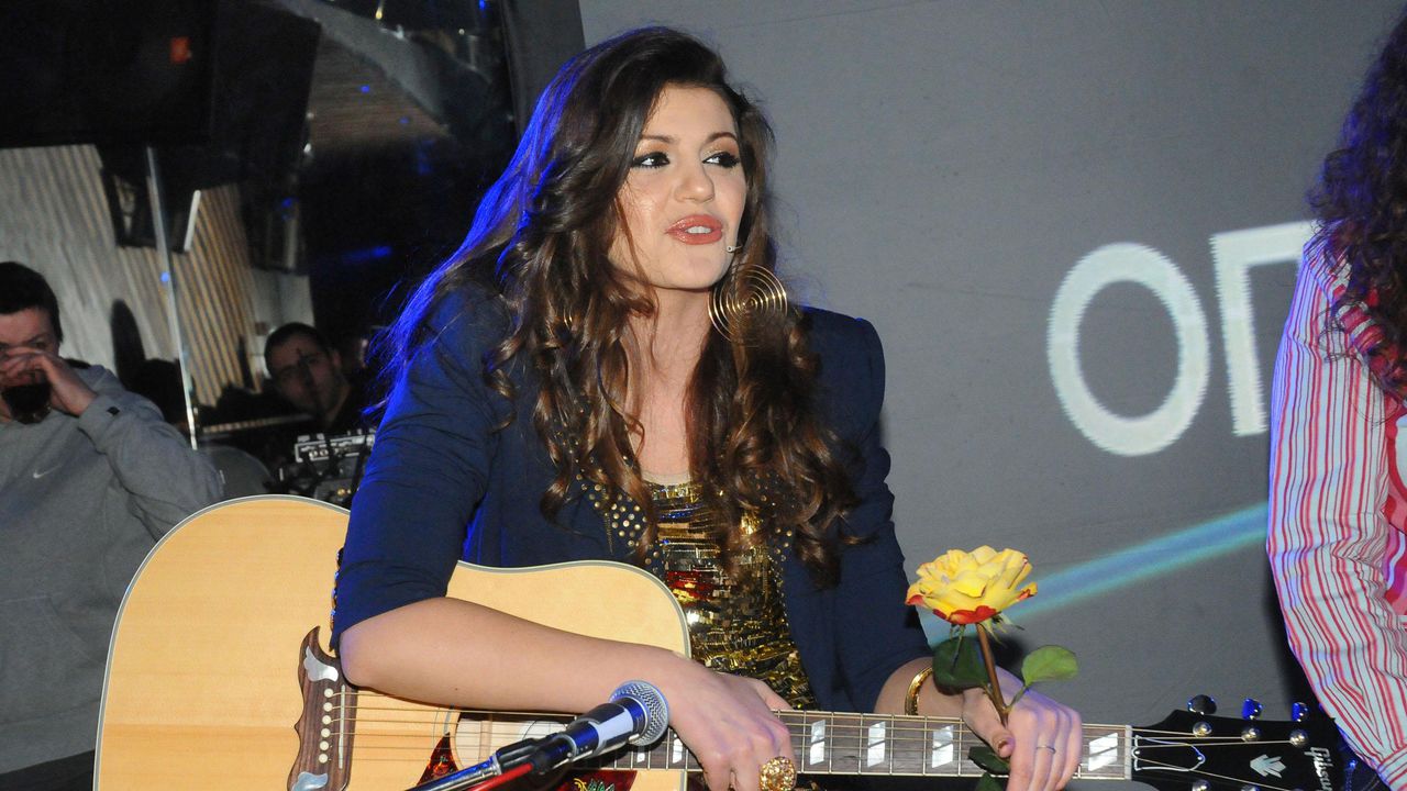 Михаела Филева представи "Опасно близки"