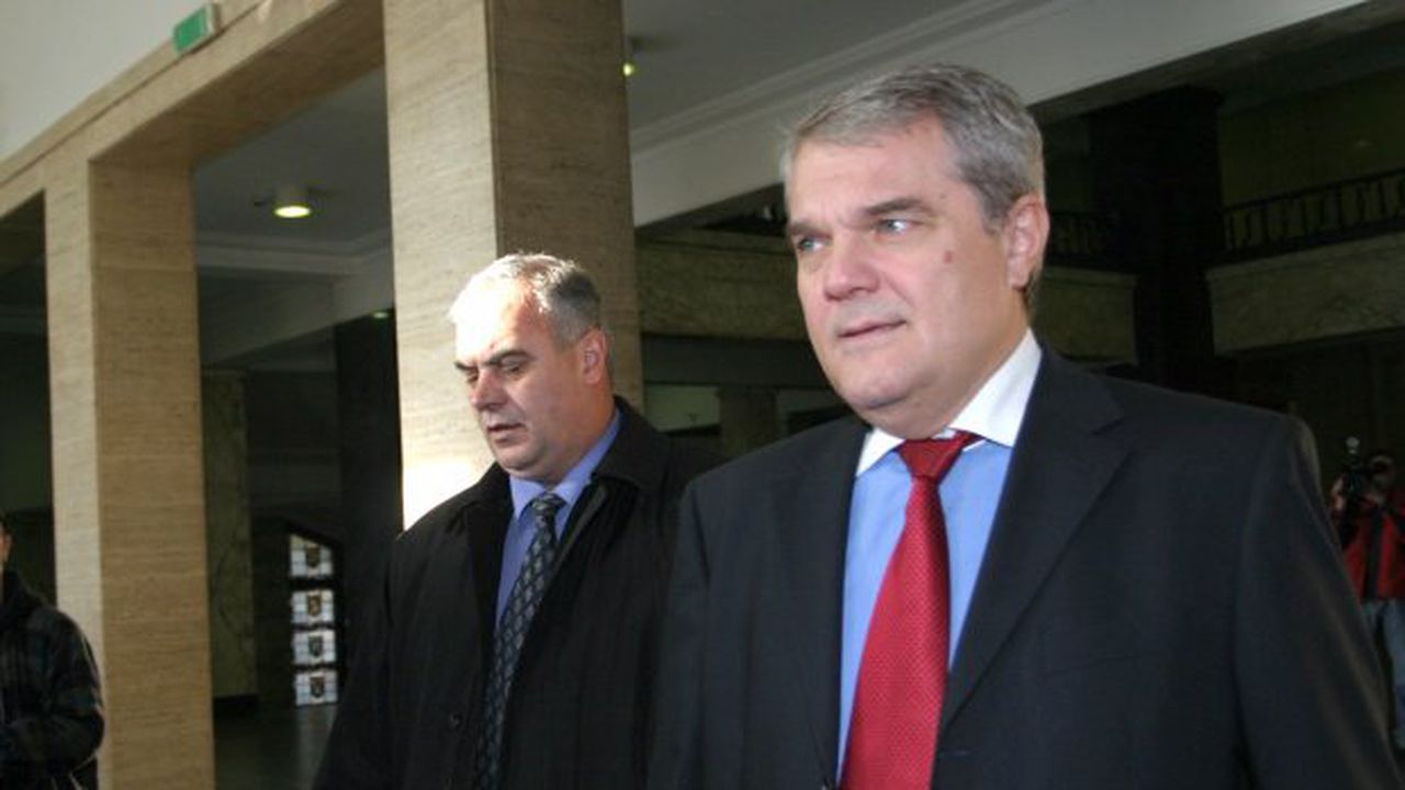 Румен Петков завежда дело срещу Патрашкова и „Галерия”