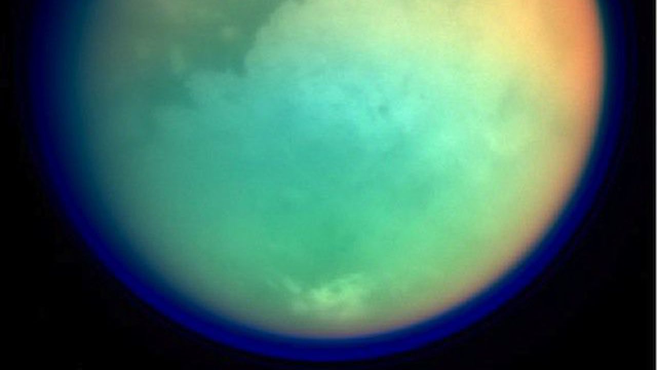 Океанът на Титан е солен колкото Мъртво море