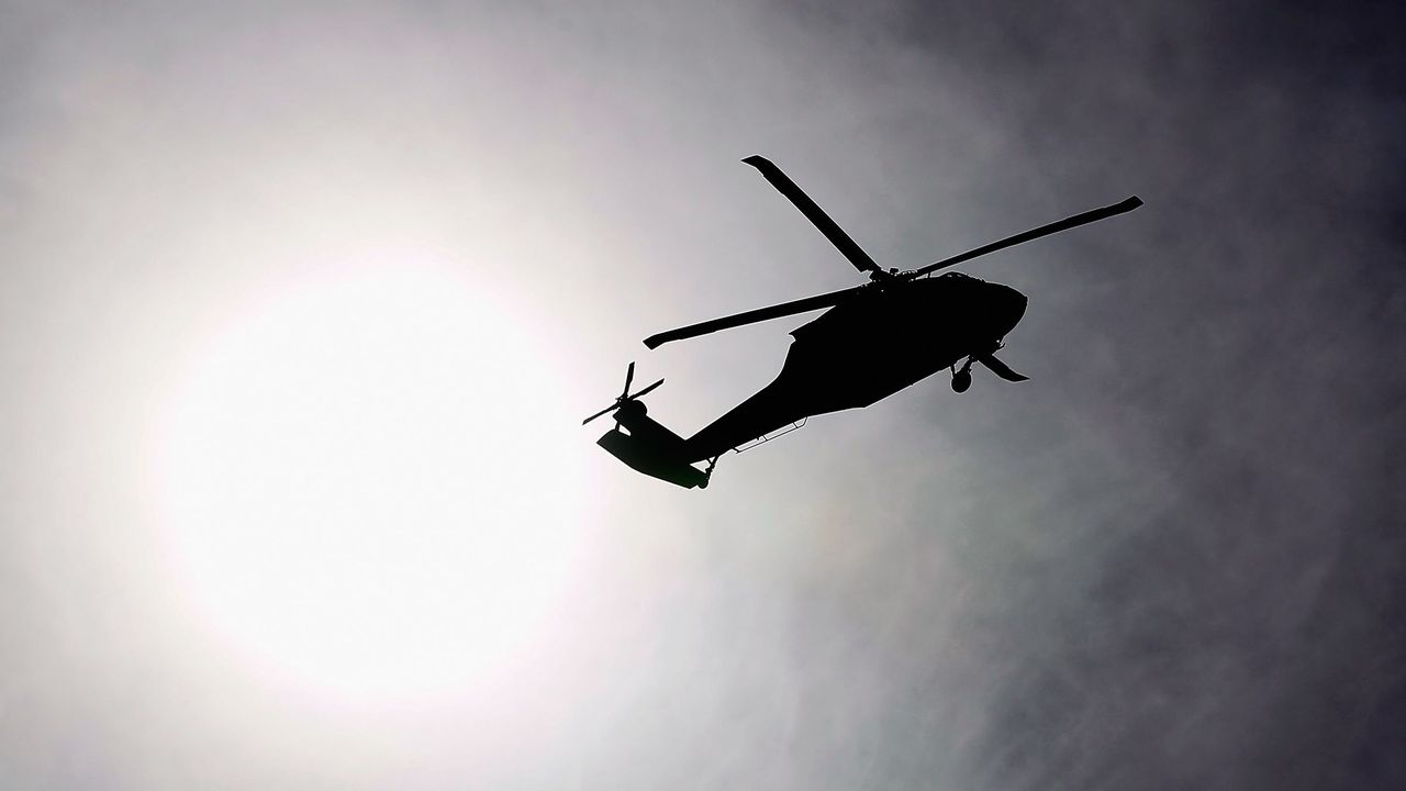 Двама бизнесмени са в неизвестност, след като частният им хеликоптер се разби в Италия