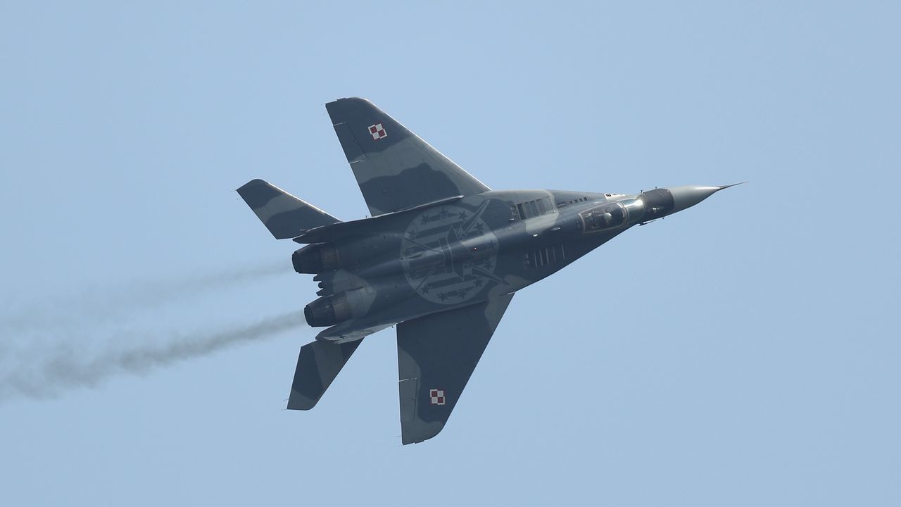 ВВС на Полша вдигнаха самолети заради руски бомбардировач