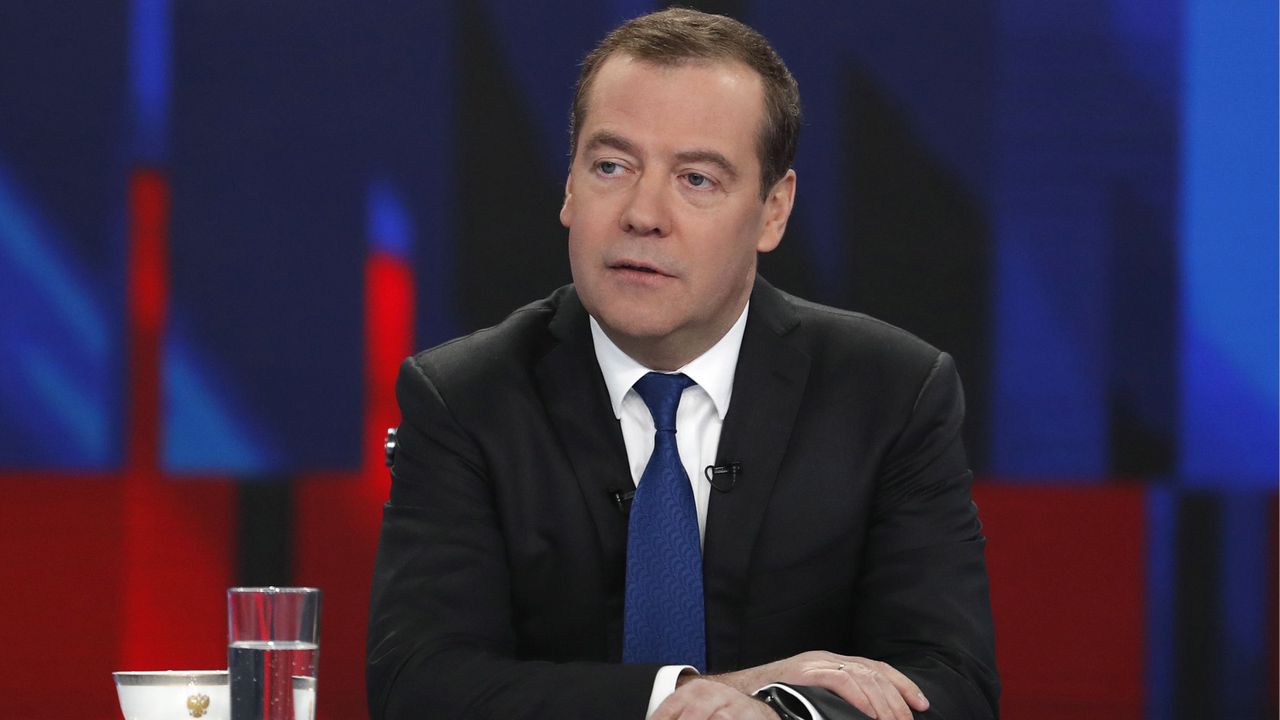 Медведев: Миротворецът Тръмп дойде и започна нова война