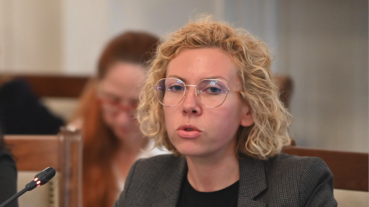 Кристина Петкова (ПП-ДБ) сигнализира ПРБ за кампания за набиране на младежи за обучение в богословски учебни заведения на Русия