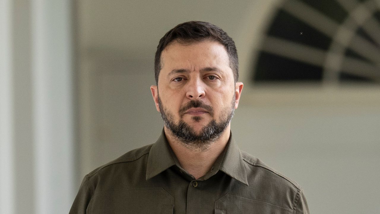 Зеленски: Русия атакува Украйна с над 30 ракети и 300 дрона през изминалата нощ