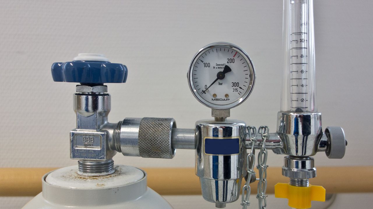 Четирима души са с опасност за живота след взрив на