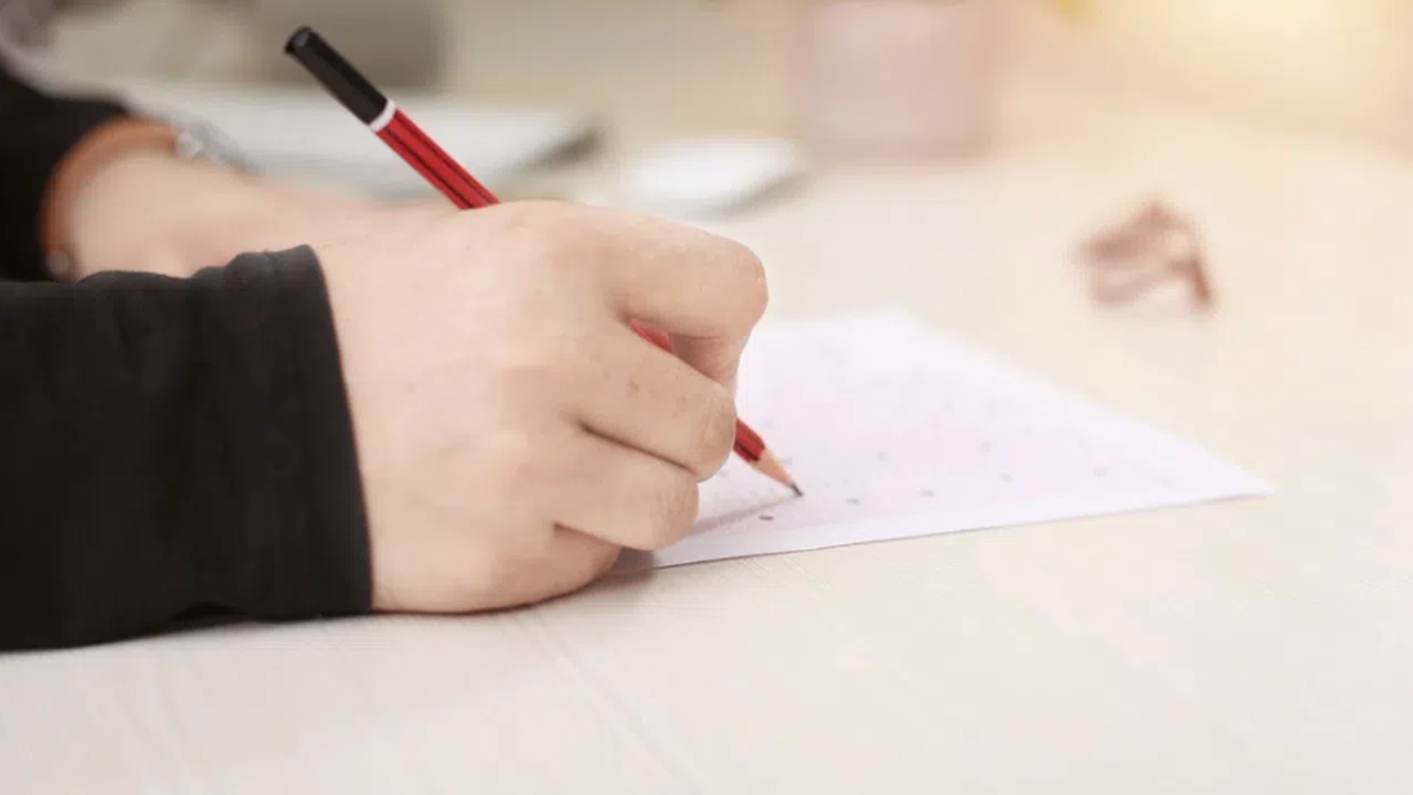 МОН представи промените в учебните планове и НВО след 7. и 10. клас