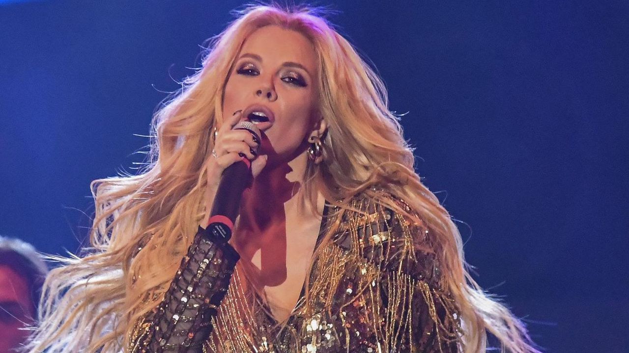 Певицата Емилия отбеляза двоен празник.Фолкзвездата сподели съкровени мисли за любовта