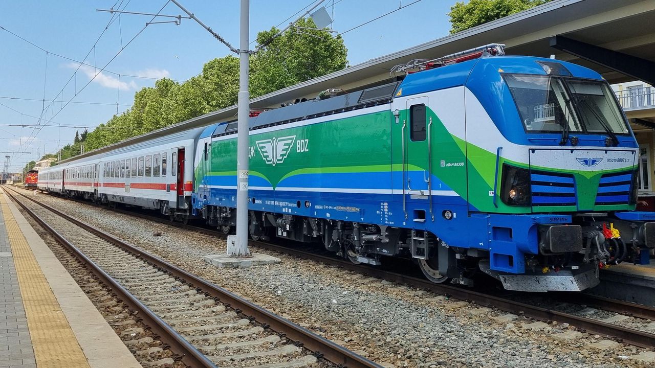 Липса на ток, най-вероятно заради пожар наблизо, спря на гара