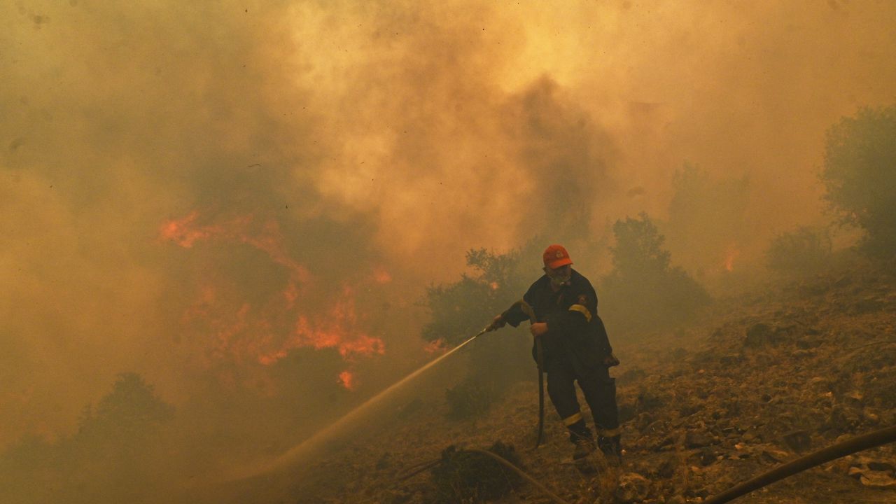 Огнеборец почина, след като пострада по време на гасене на