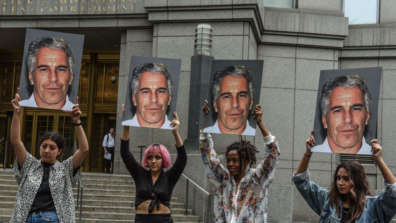 Списъкът с клиенти на Епстийн не съществува?