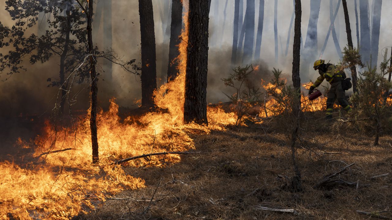 Приближава краят на пожарите, които опустошават Испания от две седмици,