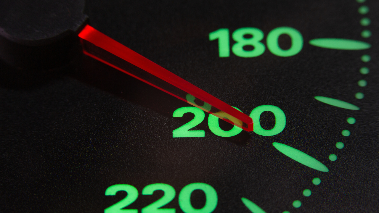 850 лв. глоба, 2 месеца без книжка и 30 дни без кола за водача, шофирал с 211 км/ч на АМ "Тракия"