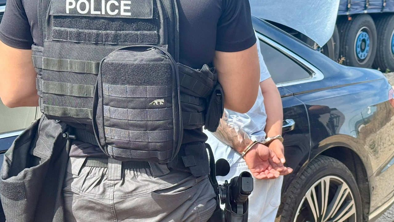 Двама задържани в Разградско за измама за работа във Франция