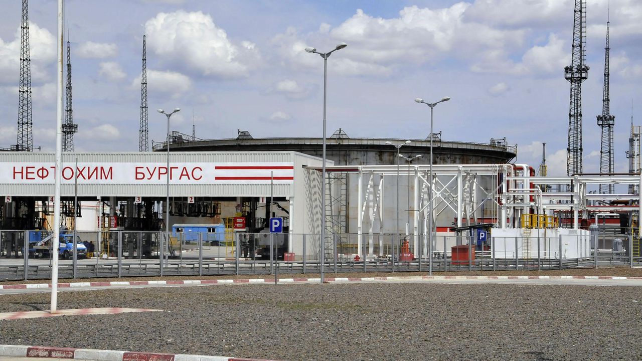 Има ли план държавата за "Лукойл"?