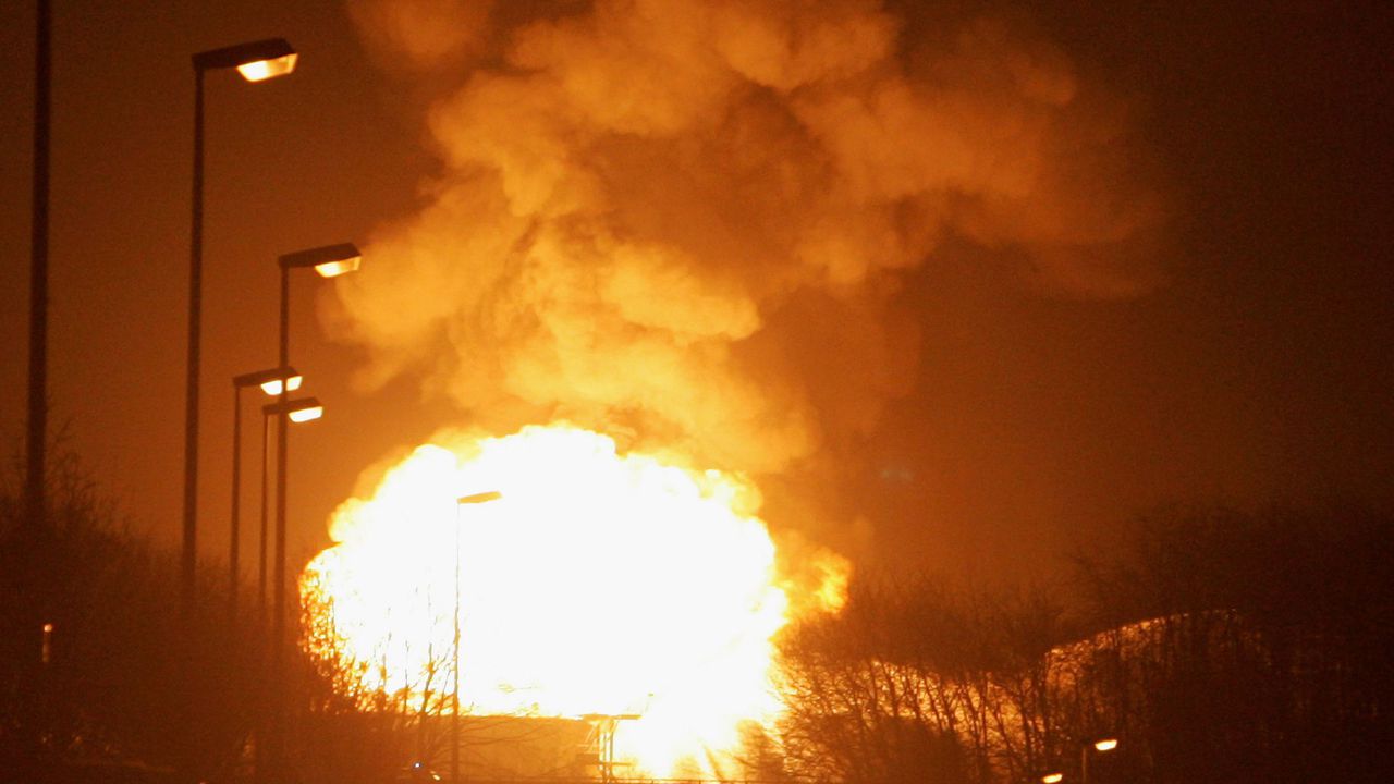 Кола се взриви до една от най-популярните забележителности в Ню Делхи