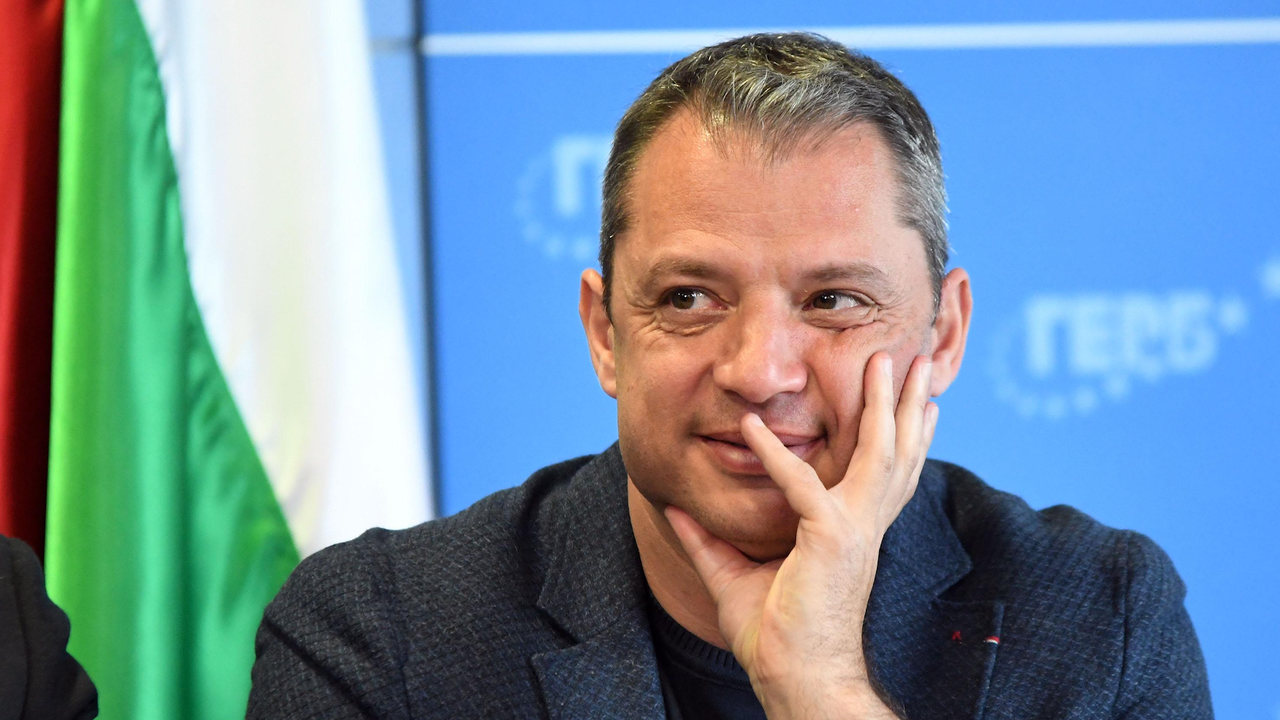 Делян Добрев: Препоръчвам на ПП рев, тръшкане и сръбска музика