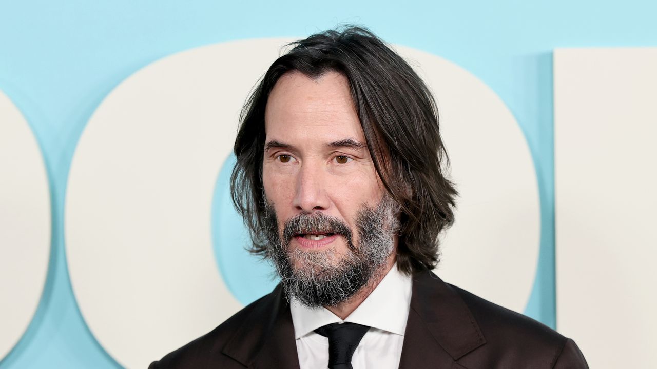 Фенка на Киану Рийвс е била повалена на земята от