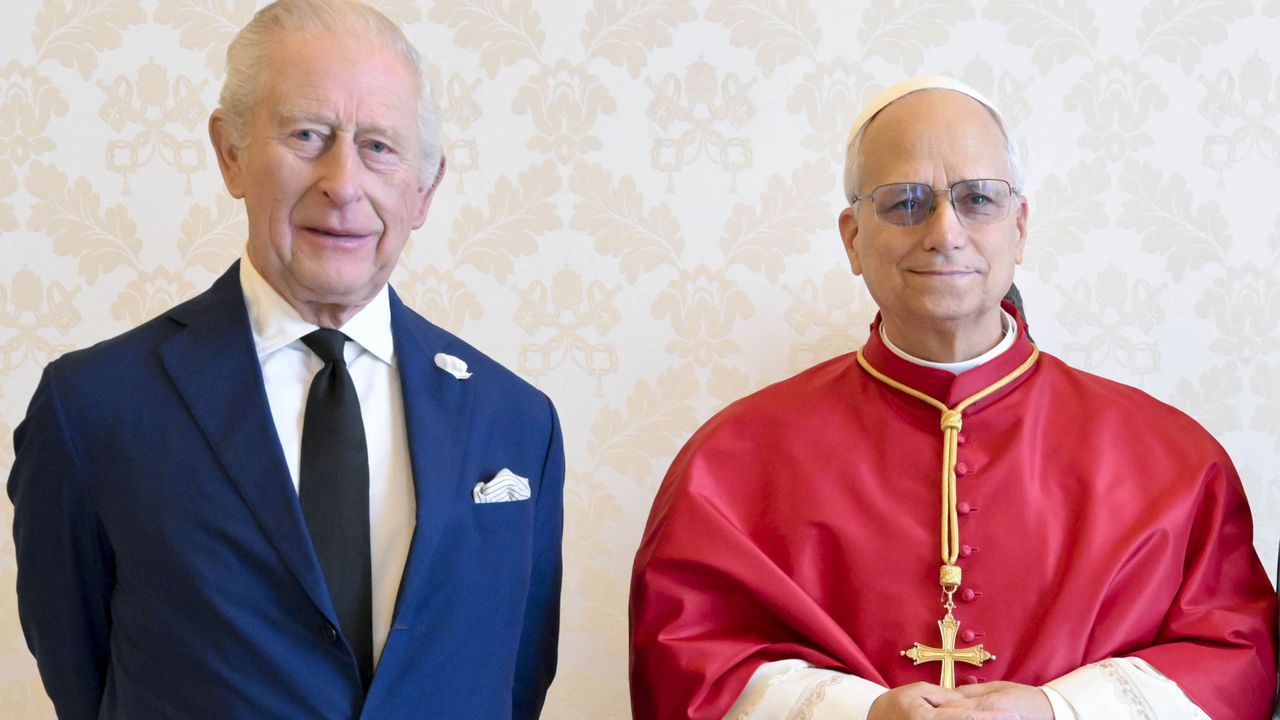 След това, с три кратки думи, папата сложи край на