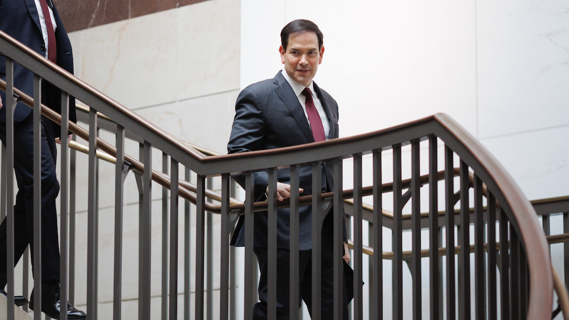 Рубио пристигнал в швейцарския град около 08:30 ч. по Гринуич