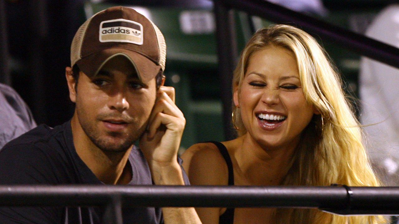 Двойката вече са родители на близнаците Луси и Никълъс и